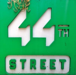 44th Street, Târgu Mureş program de funcționare