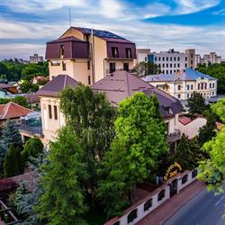 Golden House, Craiova program de funcționare