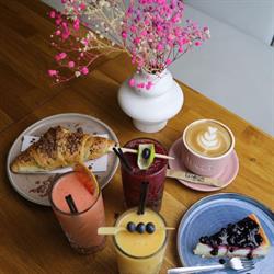 London Coffee-Pub, Salonta program de funcționare