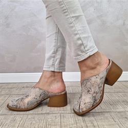 Manos Shoes, Sinaia program de funcționare