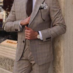 Italiani dress code, Bucureşti program de funcționare
