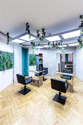 Salon Estetiq by Robert Bucur, Braşov program de funcționare