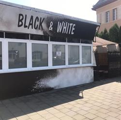Black and white, Târgu Mureş program de funcționare