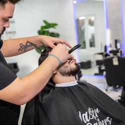 Bluemoon Barber Shop, Voluntari program de funcționare
