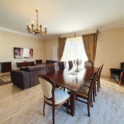 Vila De La Lugaş, Sânmartin program de funcționare