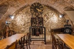 The Throne, Sighişoara program de funcționare
