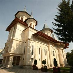 Catedrala Nasterea Maicii Domnului si Sf. Mare Ierarh Nicolae, Moineşti program de funcționare