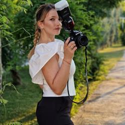 Fotograf Alexandra Stanciu, Bucureşti program de funcționare