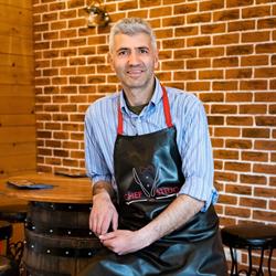 Chef Stelios, Târgu Neamţ program de funcționare