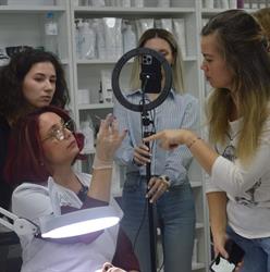 Babi Glam, Bucureşti program de funcționare