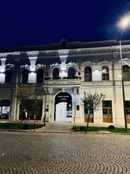 House of Charles, Carei program de funcționare