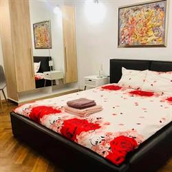 Cazare de Mijloc, Braşov program de funcționare