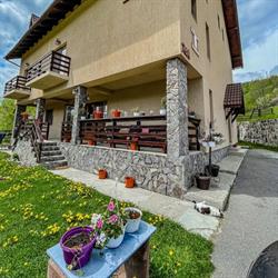 Kate House, Moieciu de Jos program de funcționare