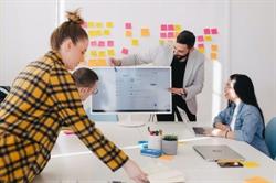 UrbanWeb, Brătuleni program de funcționare
