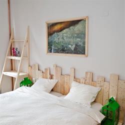 Victoria Poshtel, Bucureşti program de funcționare
