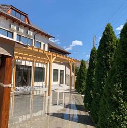 NIKO'S HOUSE, Greci program de funcționare