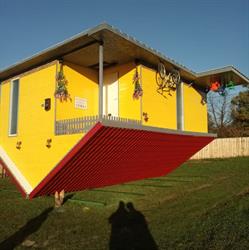 Casa Răsturnată, Bumbeşti-Piţic program de funcționare