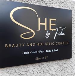 She by Fistic, Bucureşti program de funcționare