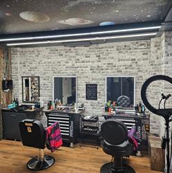 Urban Barber, Curtea de Argeş program de funcționare