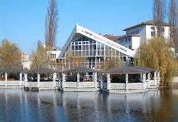 Lake Grove, Arad program de funcționare