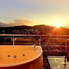 Mythos Luxury Rooms, Predeal program de funcționare