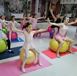 Lotus Dance, Bucureşti program de funcționare
