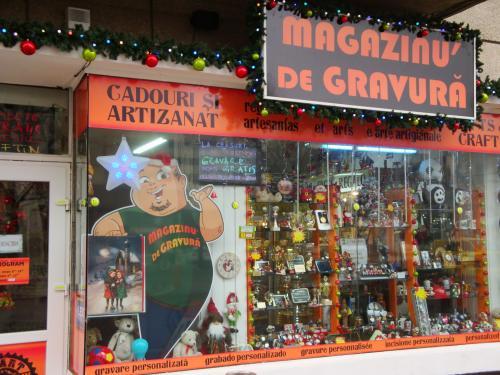 Sia Personalizari - Magazin Cadouri Buzau - Personalizare Cani, Tricouri & Gravura, program de funcționare